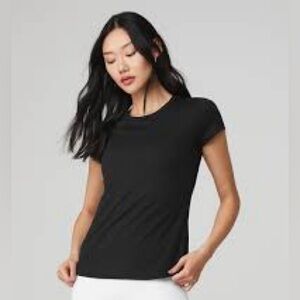 ALO Yoga Women's Black Short Sleeve Tee